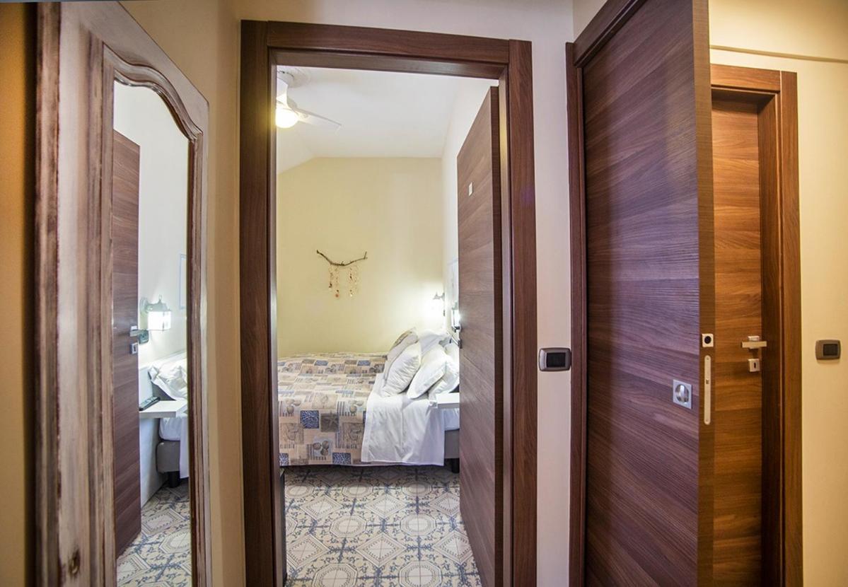 L'Antico Borgo Elena Noli Hotel Ngoại thất bức ảnh